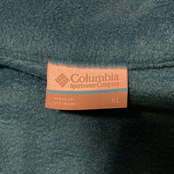 Womens Columbia vest. - Picture 2 of 2